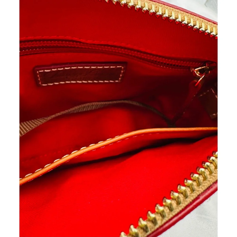 Dooney & Bourke no longer